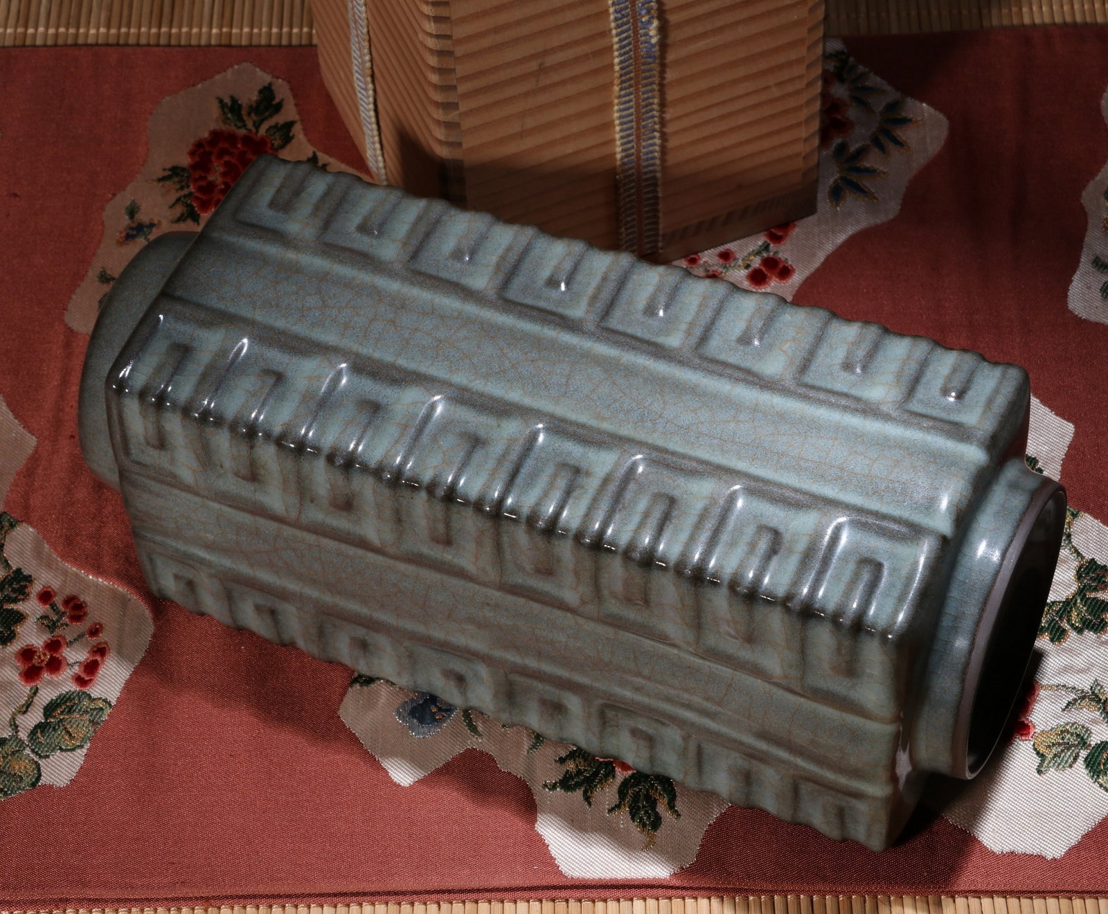 A GUAN VASE - 4
