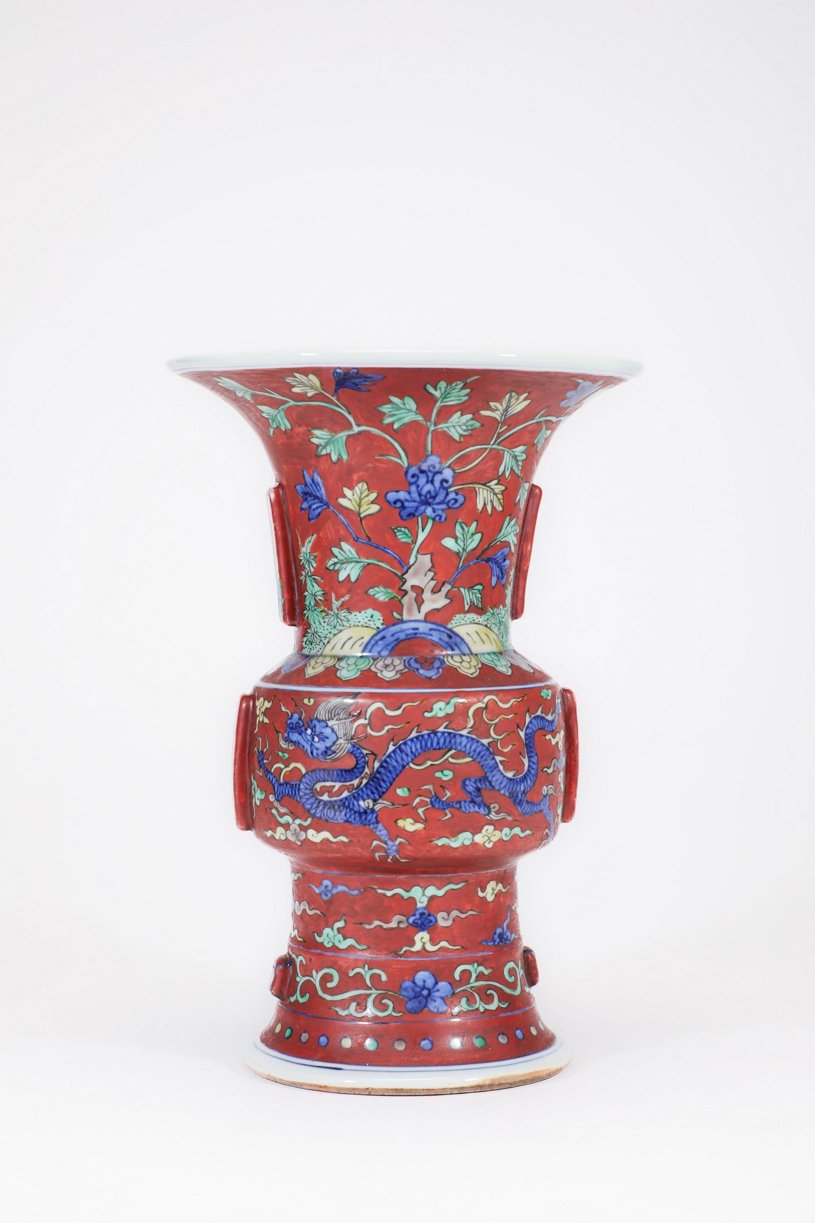 A WUCAI DRAGON ZUN: 明万历五彩龙纹出戟尊 A wucai dragon zun Diam.19.5cm Ht.28.5cm