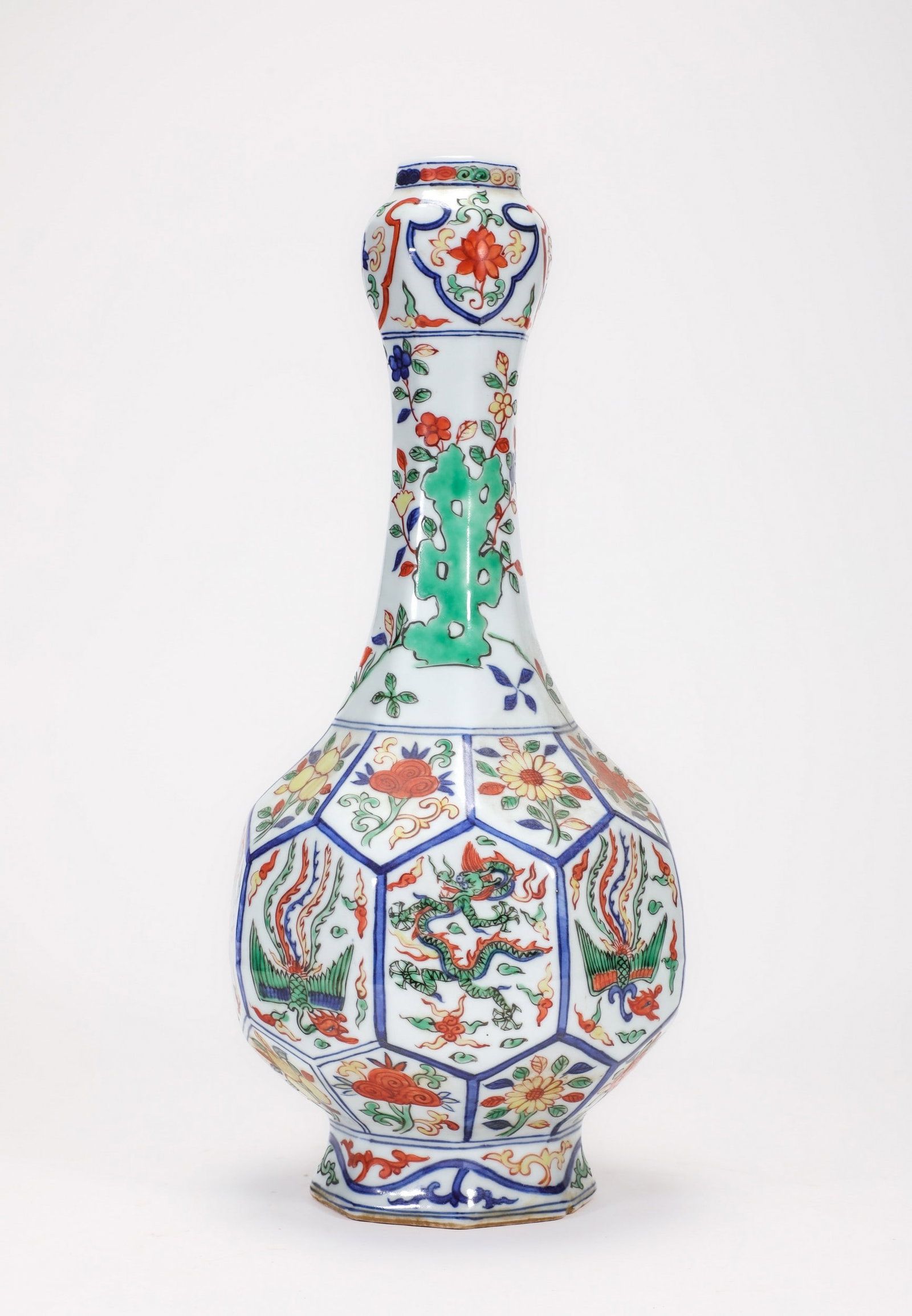 A WUCAI DRAGON AND PHOENIX VASE: 明嘉靖五彩龙凤纹八方蒜头瓶 A wucai dragon and phoenix vase Diam.16cm Ht.37cm