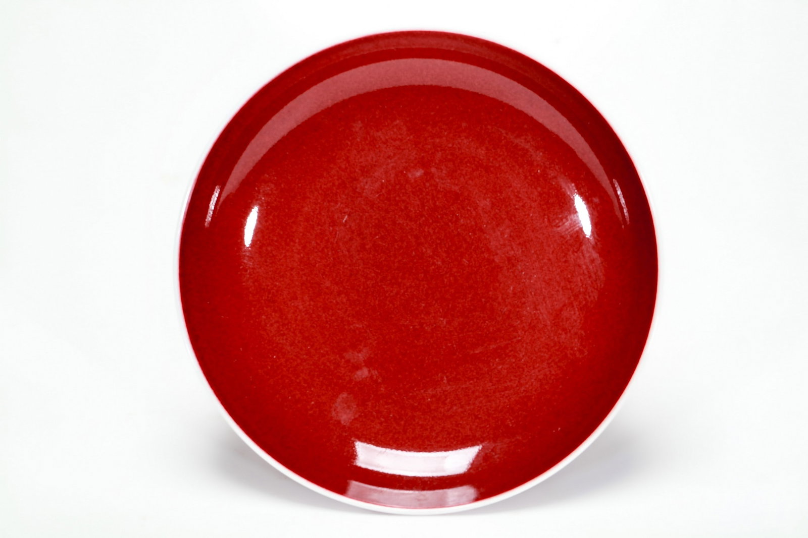 A RED-GLAZED DISH: 清雍正霁红釉盘 A red-glazed dish Diam.18.5cm