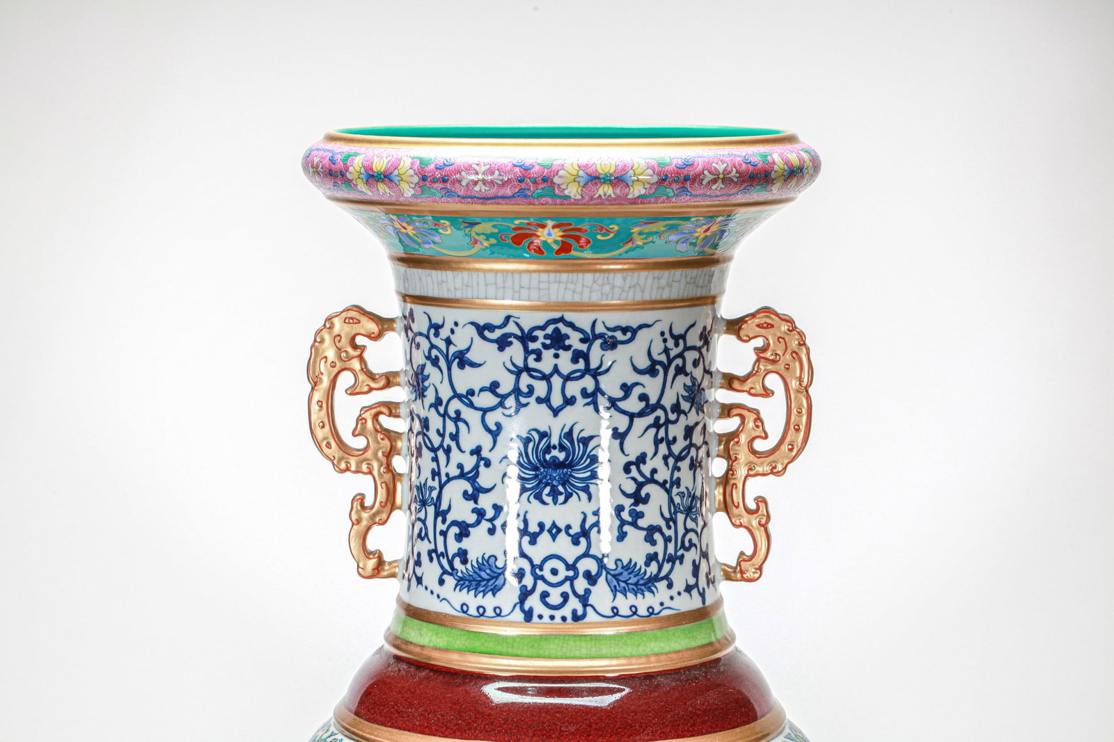 A LARGE BEAUTIFUL VASE - 10