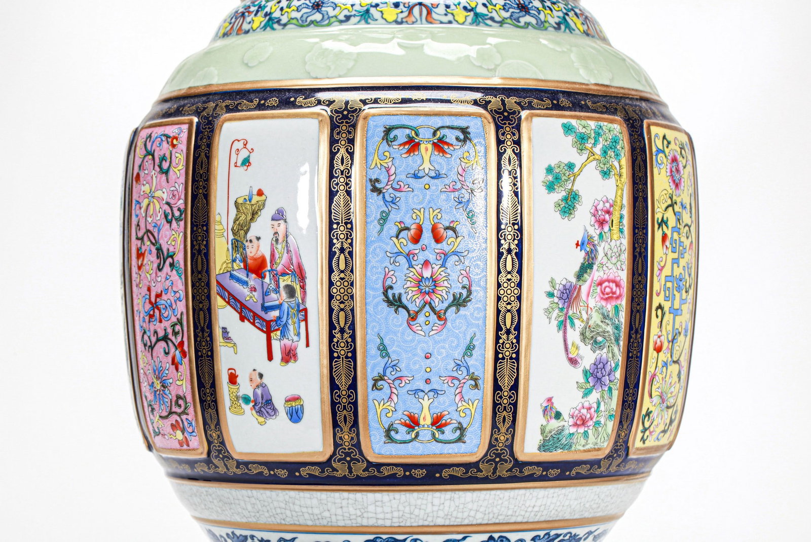 A LARGE BEAUTIFUL VASE - 7