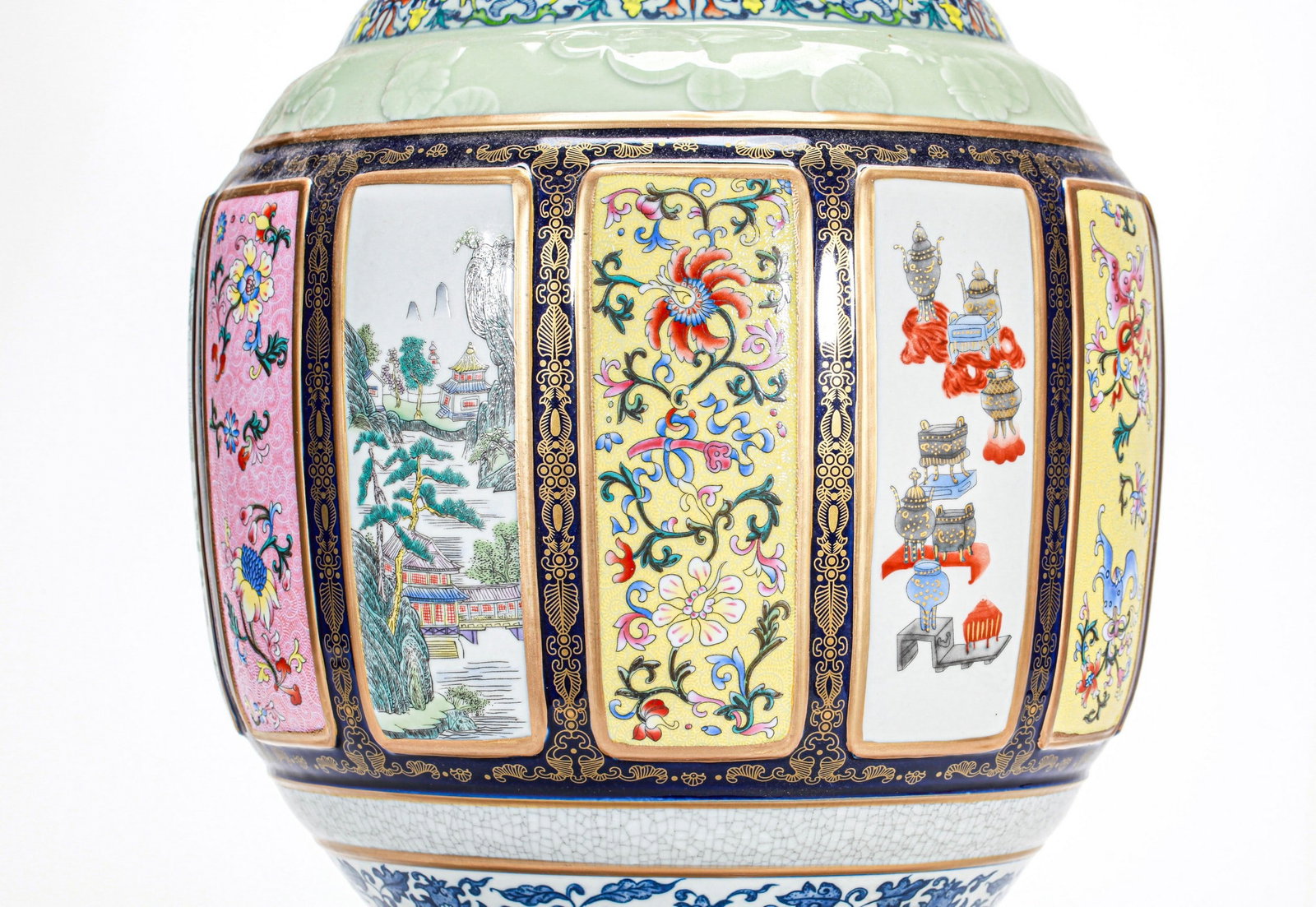 A LARGE BEAUTIFUL VASE - 9
