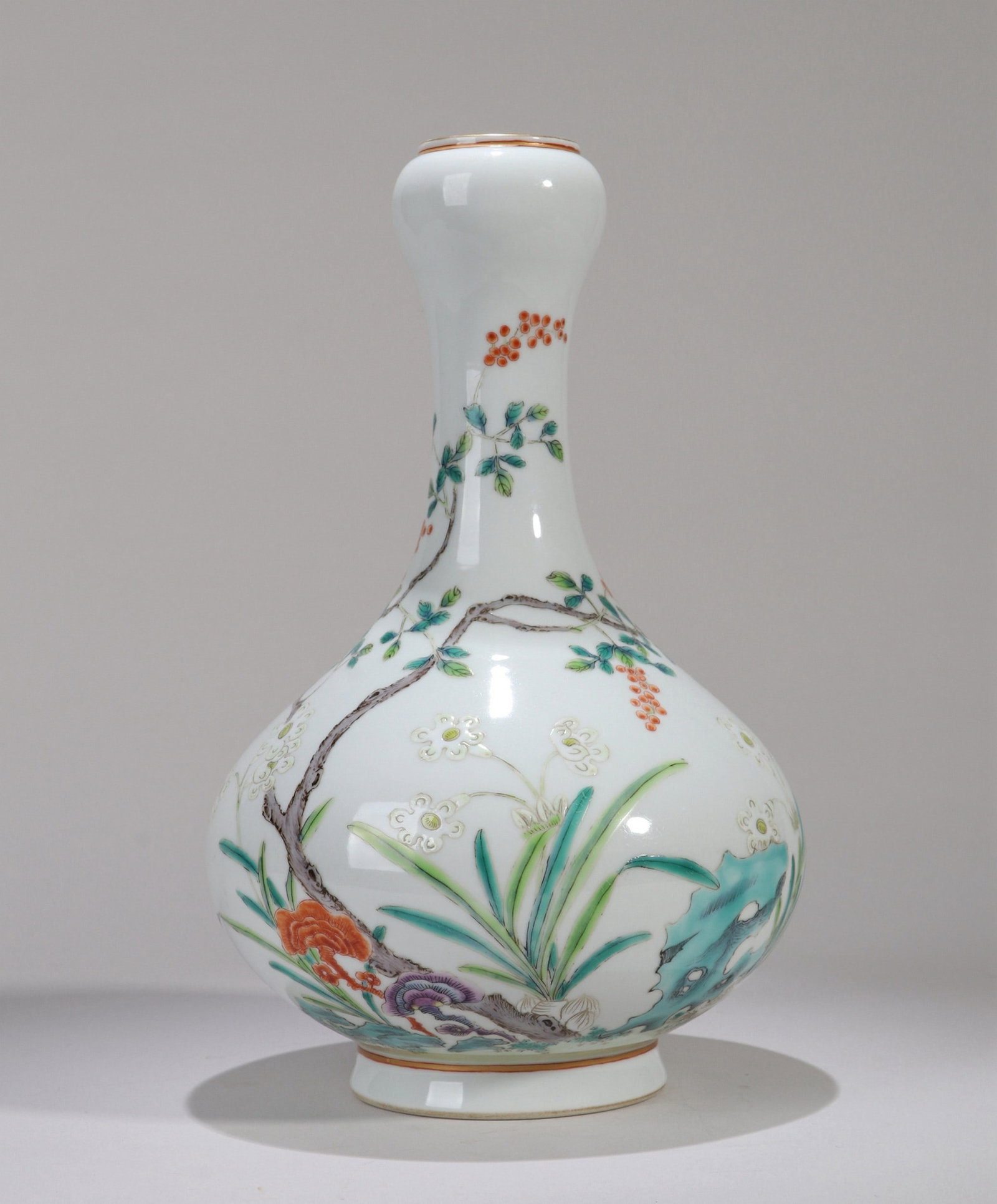 A FAMILLE-ROSE FLORAL VASE (1 of 8)