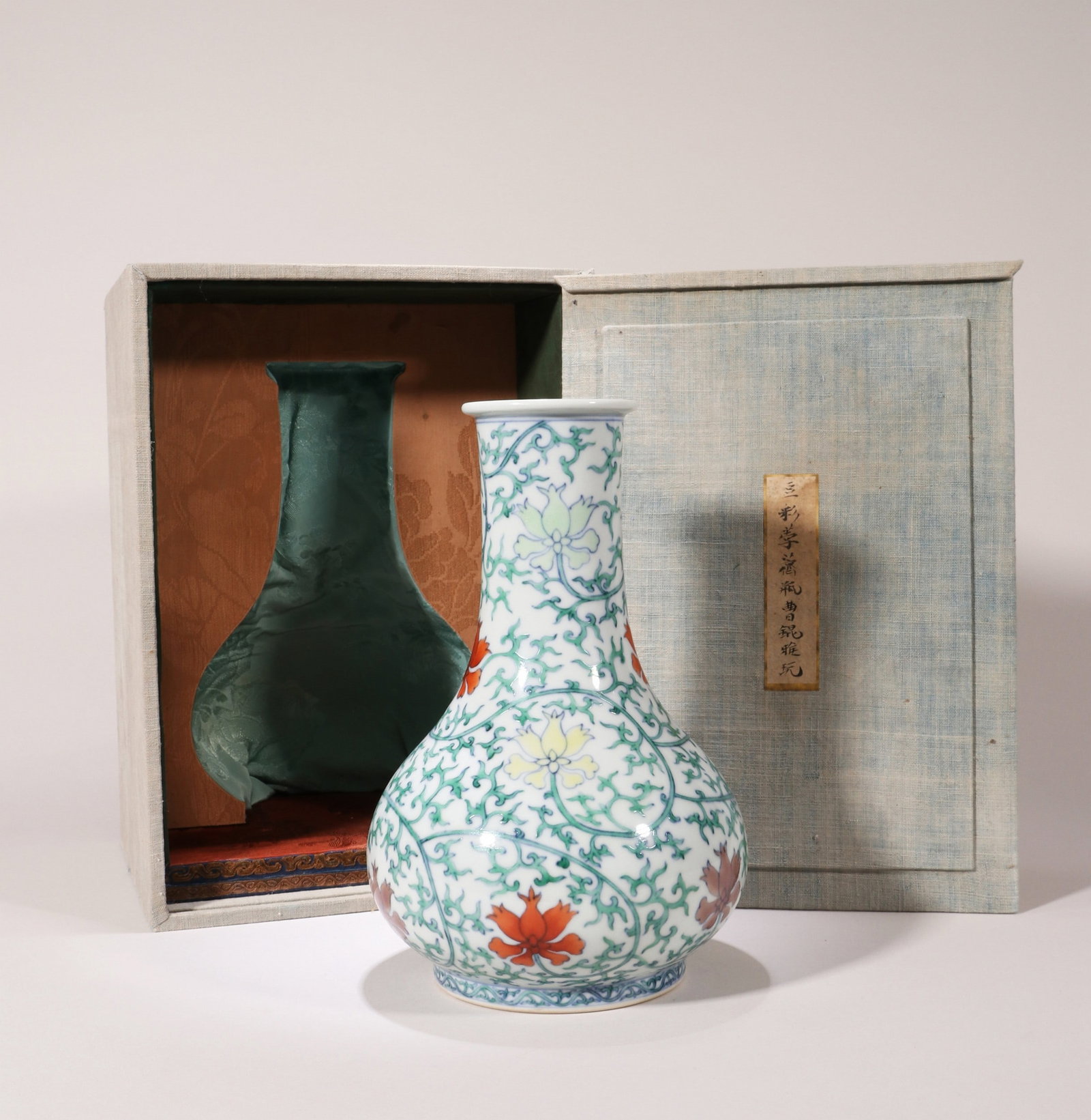 A DOUCAI FLORAL VASE (1 of 10)