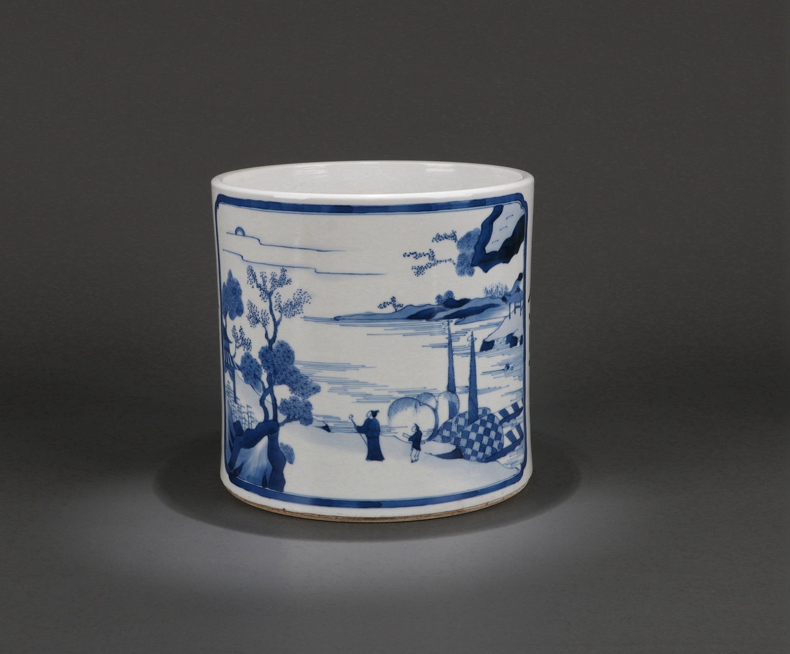 A BLUE AND WHITE LANDSCAPE BRUSH POT: 康熙 翠毛蓝青花山水笔筒 A blue and white landscape brush pot Ht.17.5cm Diam.18.5cm