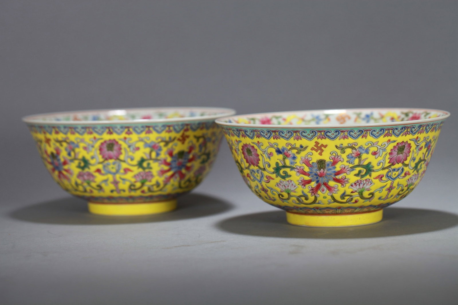 A PAIR OF YELLOW-GROUND FAMILLE-ROSE FLORAL BOWLS (1 of 6)