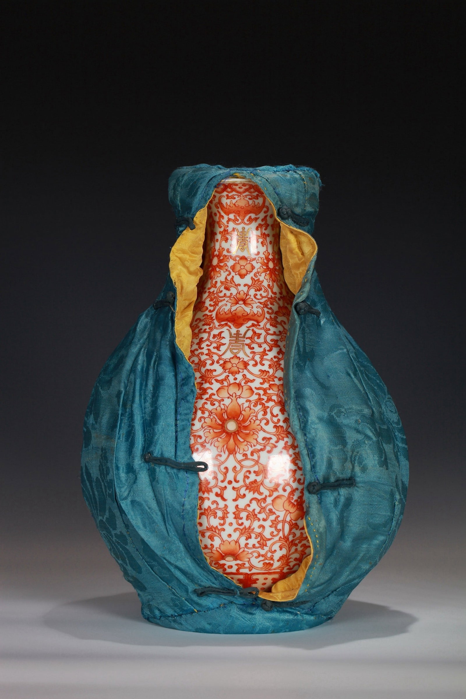 AN IRON-RED FLORAL PATTERNED PORCELAIN VASE (1 of 10)