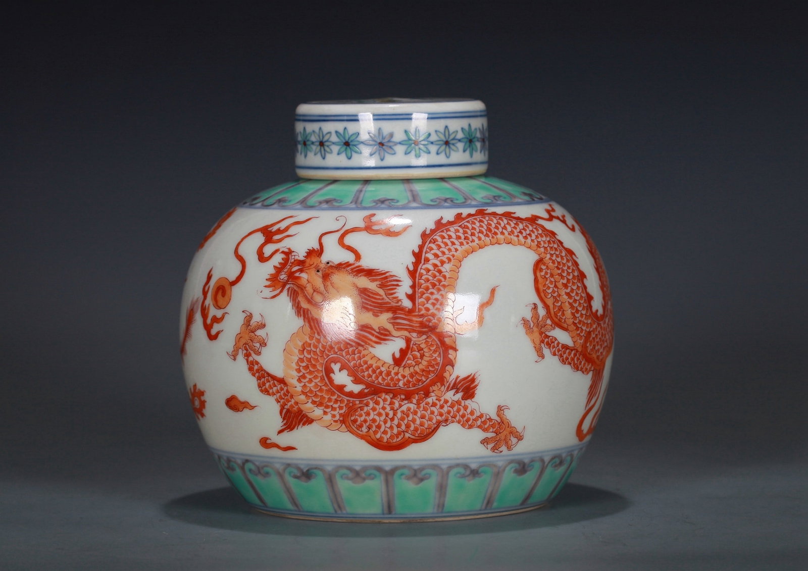 AN IRON-RED DRAGON PATTERNED SMALL JAR - 3