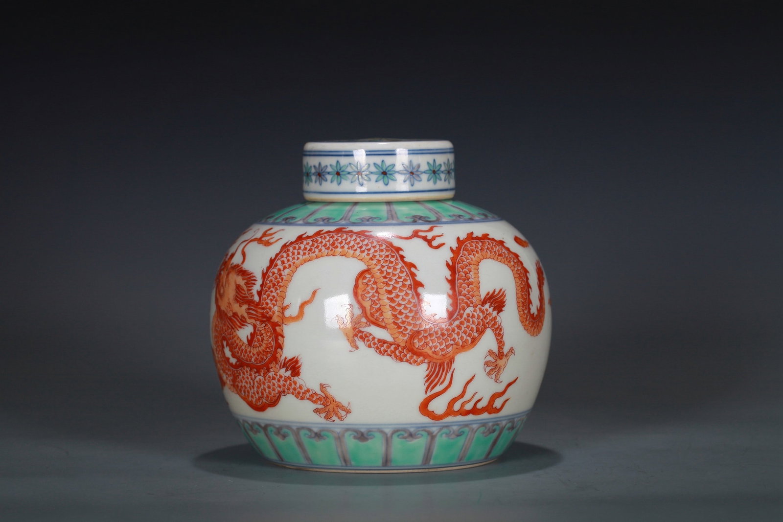 AN IRON-RED DRAGON PATTERNED SMALL JAR - 4