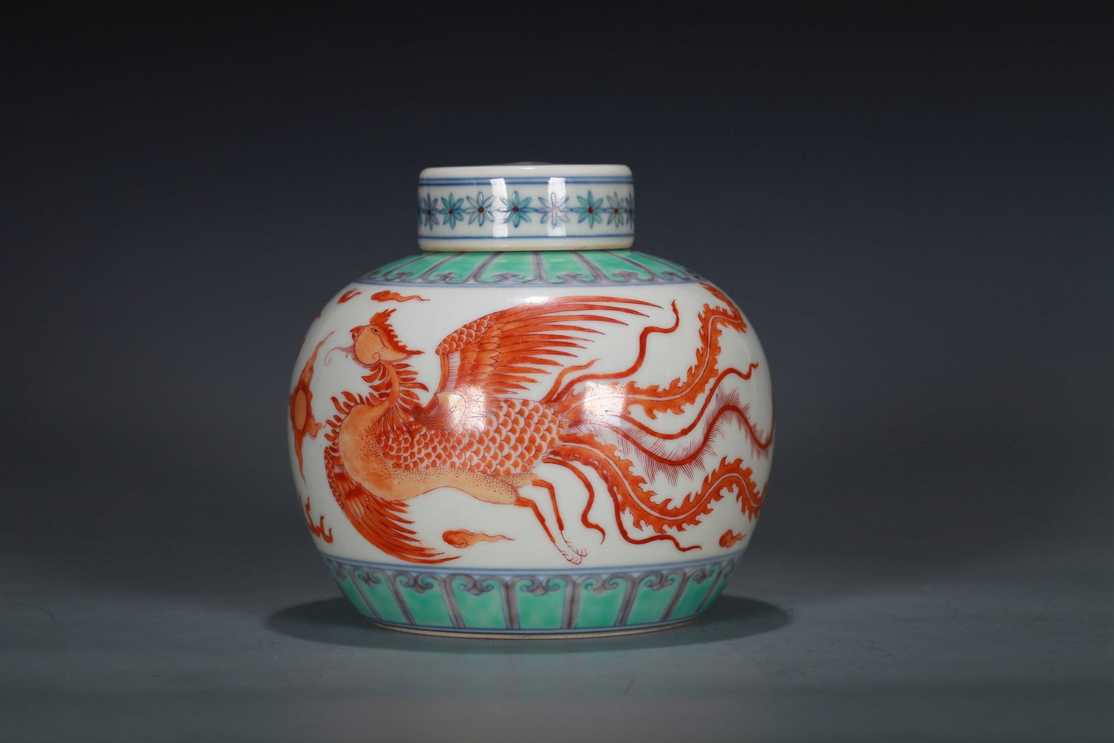AN IRON-RED DRAGON PATTERNED SMALL JAR - 6