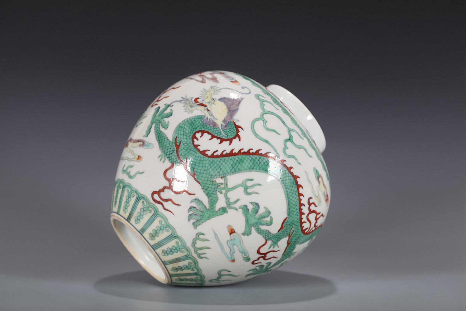 A DOUCAI DRAGON PATTERNED SMALL JAR - 6