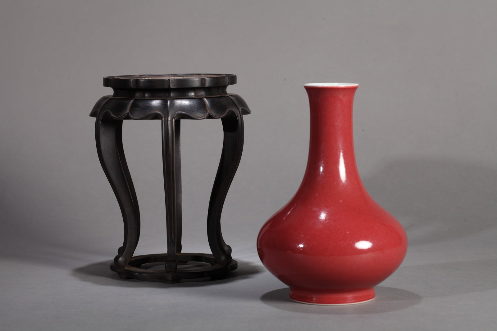 A RED-GLAZED VASE - 2