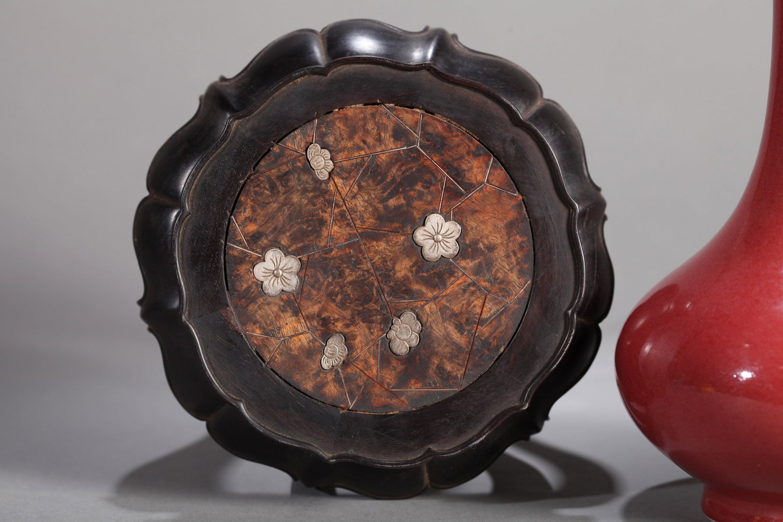 A RED-GLAZED VASE - 3