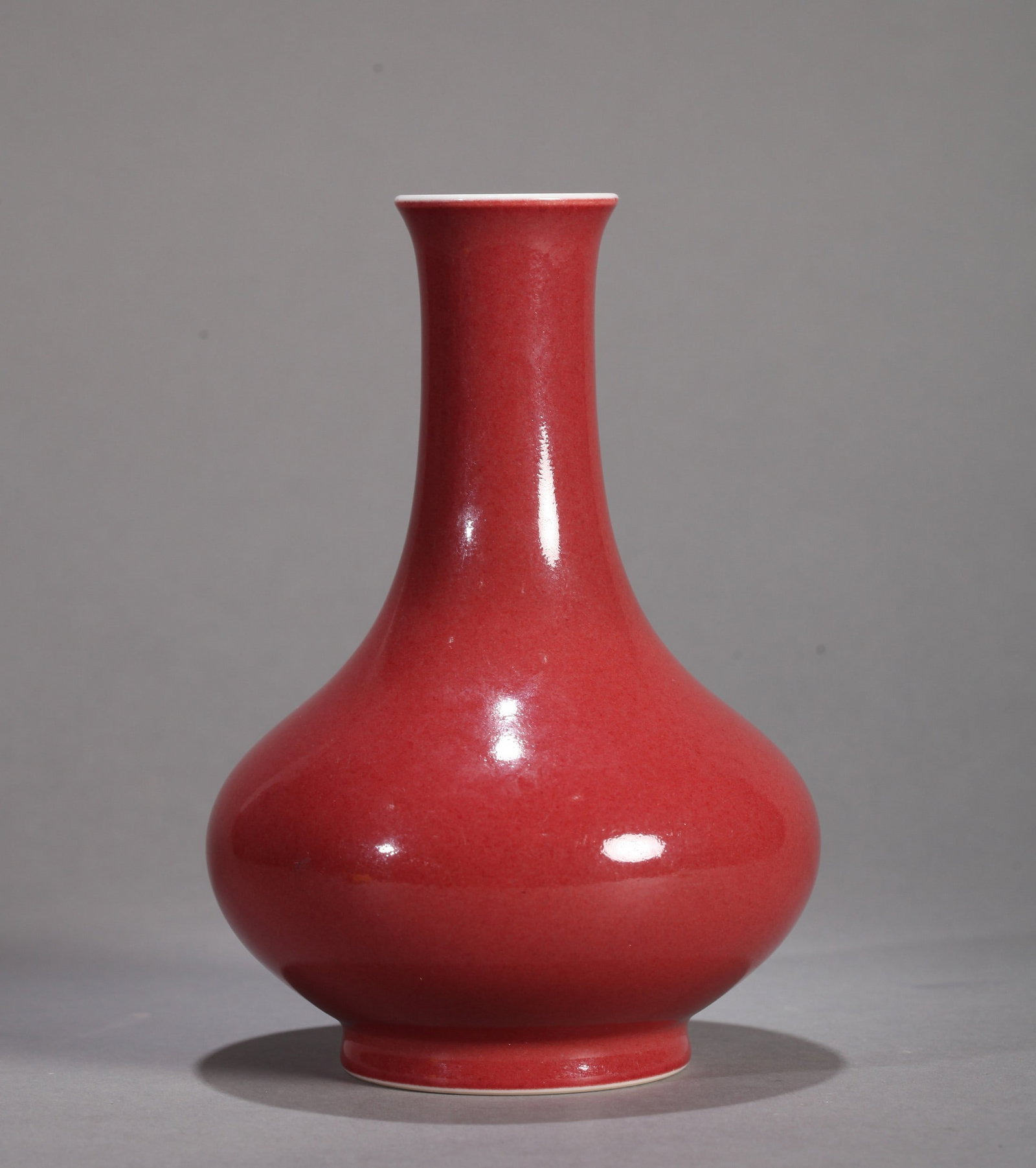 A RED-GLAZED VASE - 4