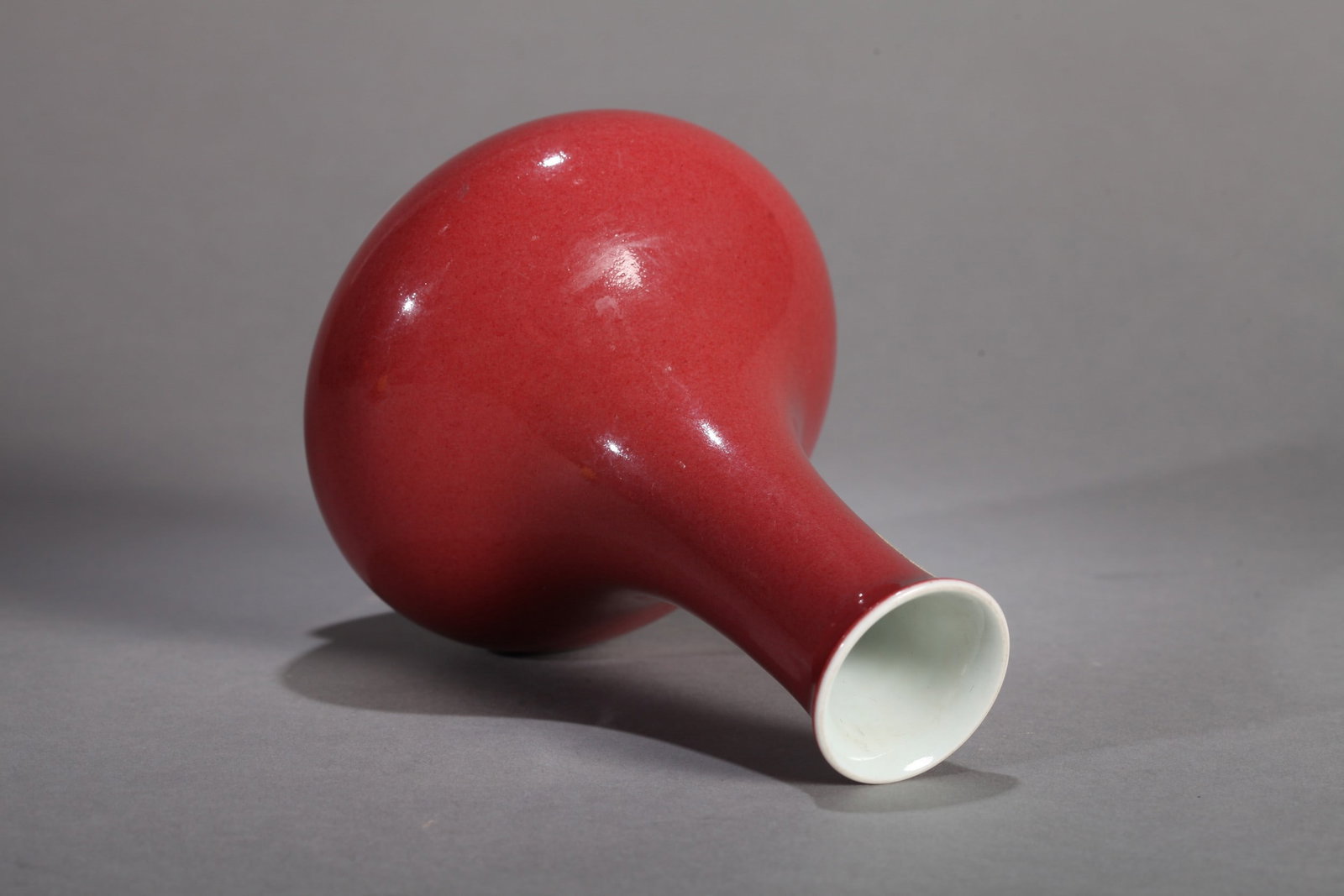 A RED-GLAZED VASE - 5