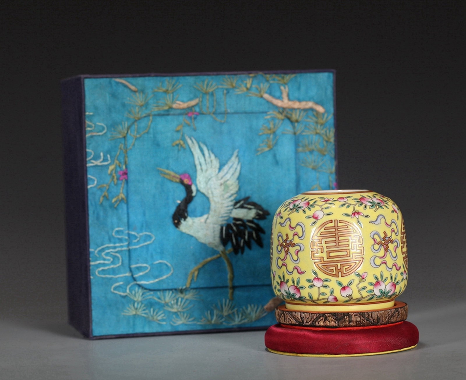 YELLOW FLORAL PATTERNED SMALL JAR: 清 黄地粉彩寿桃纹水丞（附盒） Yellow floral patterned small jar Ht.7.5CM