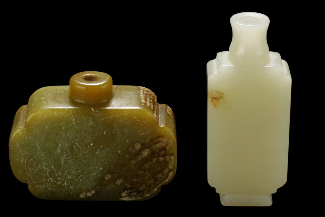 TWO JADE SNUFF BOTTLES (1 of 5)
