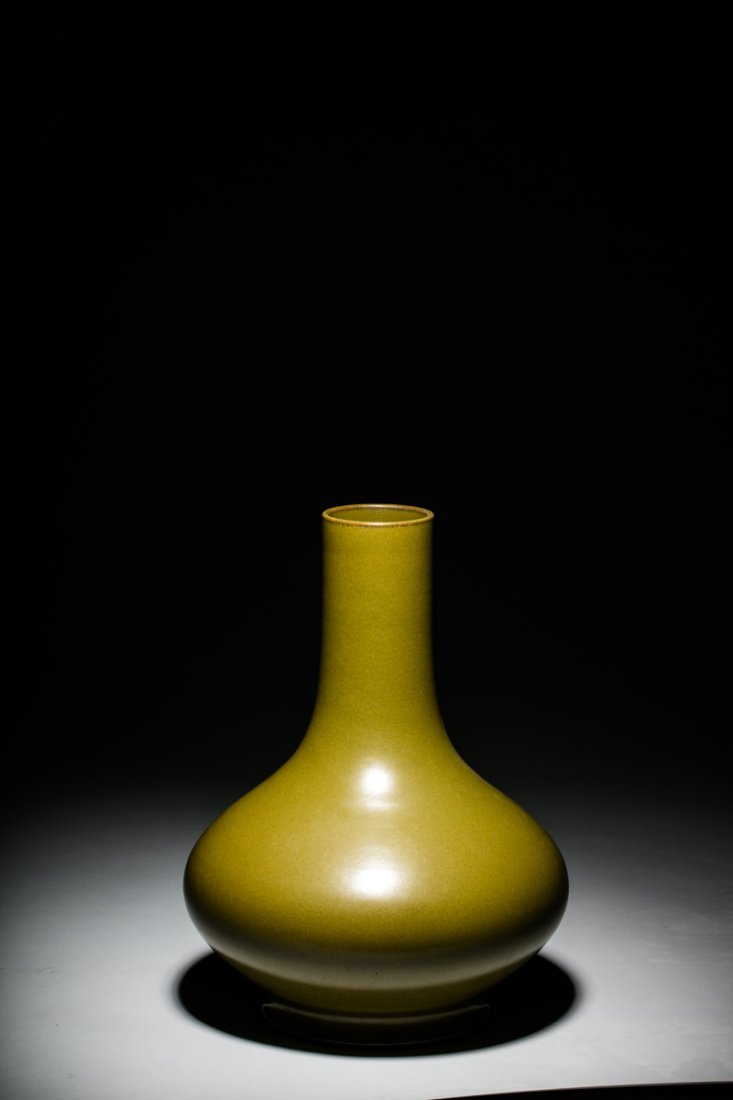 A CHINESE TEA DUST GLAZED VASE (1 of 7)