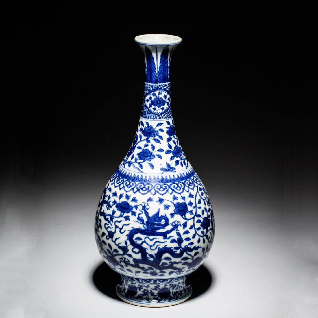 BLUE AND WHITE 'DRAGON' VASE (1 of 8)