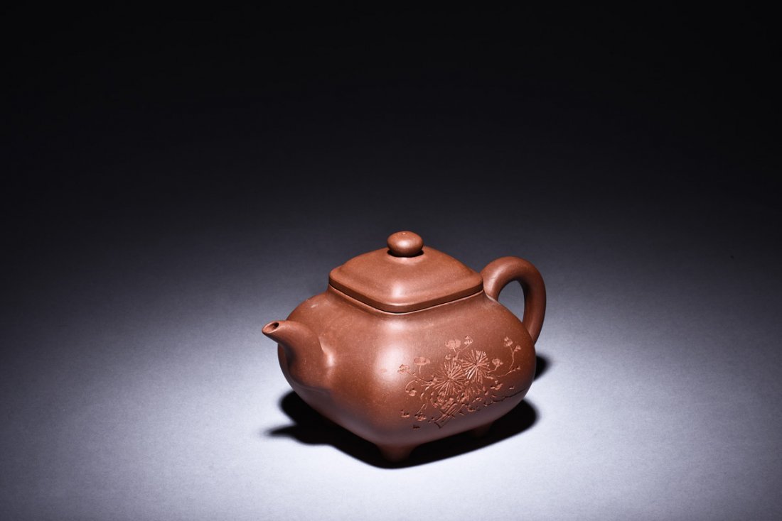 YIXING ZISHA 'CHRYSANTHEMUM' TEAPOT (1 of 6)