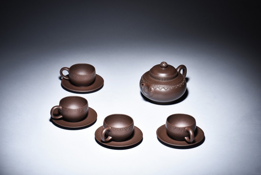 SET OF YIXING ZISHA TEAPOT AND CUPS (1 of 7)