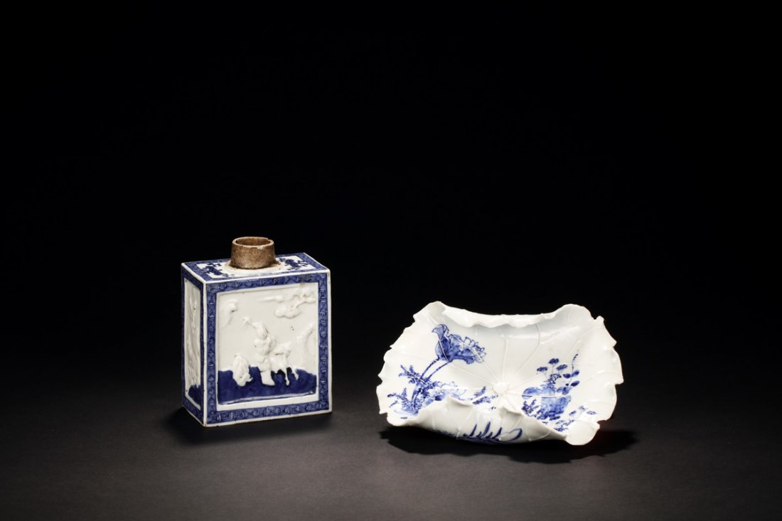 TWO BLUE AND WHITE PORCELAIN WARES (1 of 9)