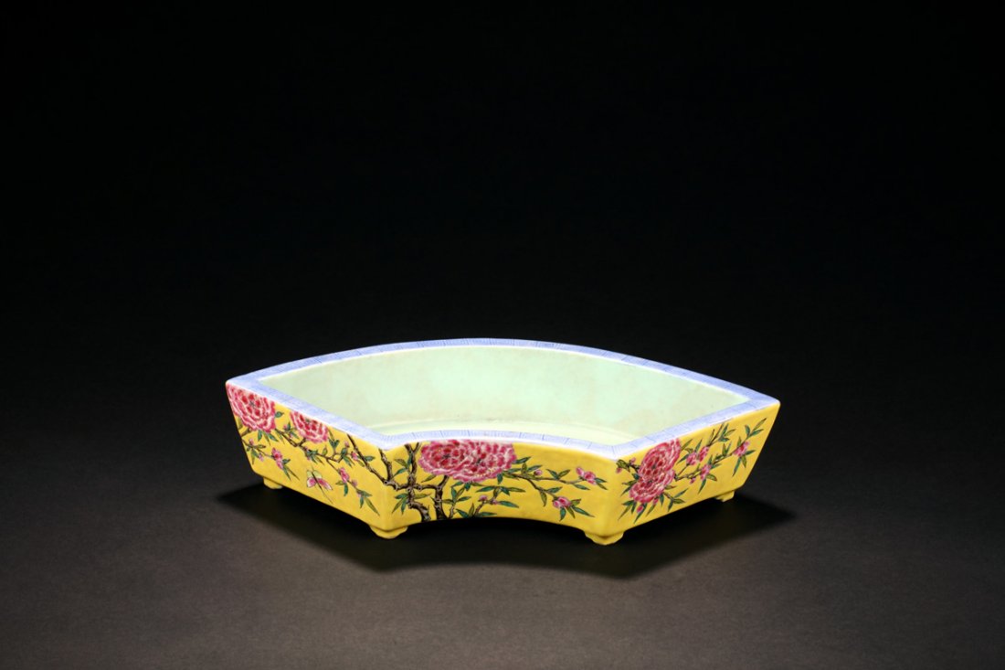 FAMILLE ROSE 'FLOWERS' NARCISSUS PLANTER (1 of 10)