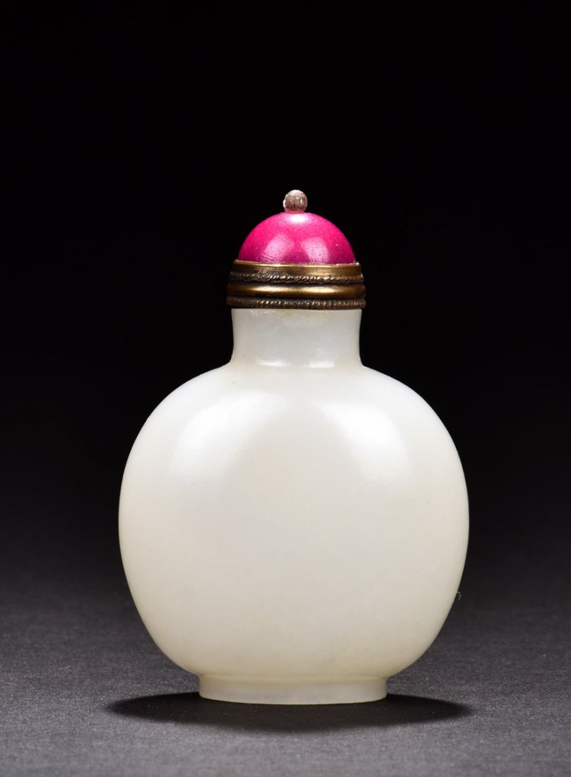 WHITE JADE SNUFF BOTTLE (1 of 6)