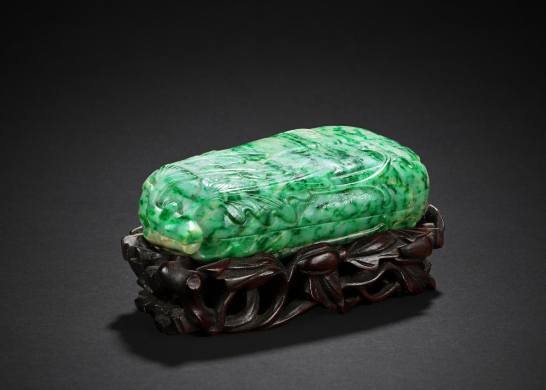CARVED JADEITE 'MELON' BOX WITH COVER AND STAND (1 of 5)