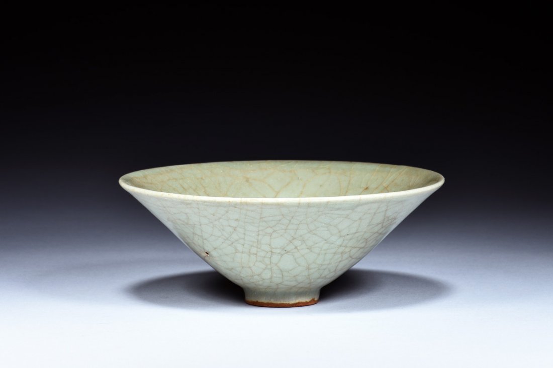 LONGQUAN WARE CONICAL BOWL (1 of 6)