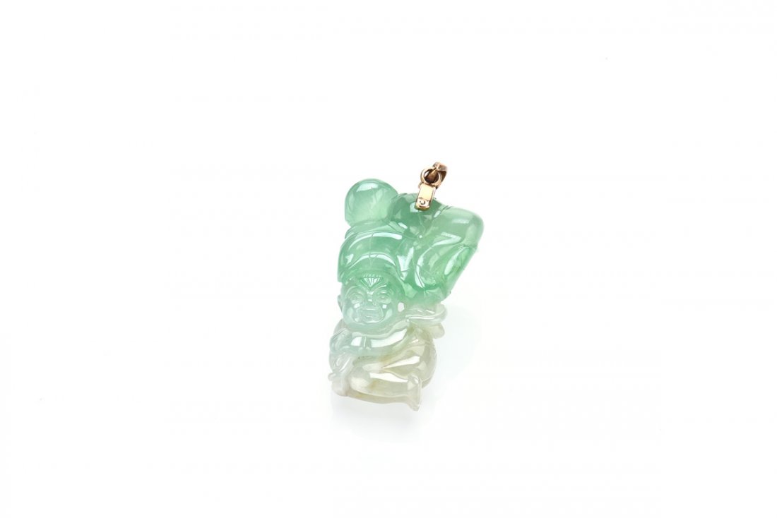 JADEITE PENDANT WITH GIA CERTIFICATE (1 of 2)