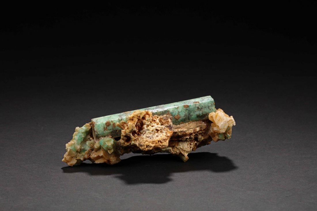 NATURAL BERYL STONES (1 of 7)