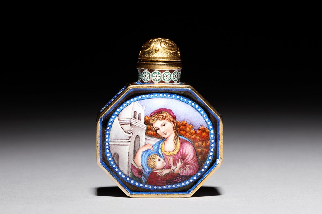 CLOISONNE ENAMELED 'WESTERNERS' SNUFF BOTTLE (1 of 5)