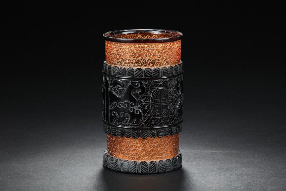 OVERLAY GLASS SNUFF BOTTLE (1 of 4)