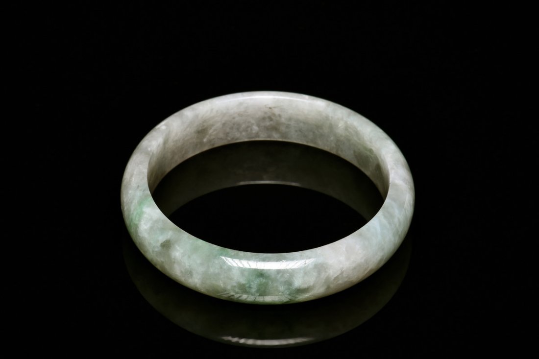 JADEITE BANGLE WITH CERTIFICATE (1 of 6)