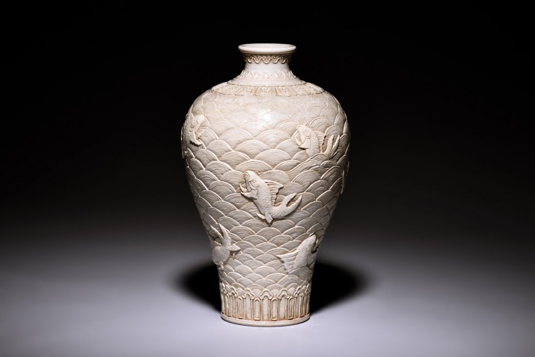 WHITE GLAZED 'FISH' VASE, MEIPING (1 of 6)