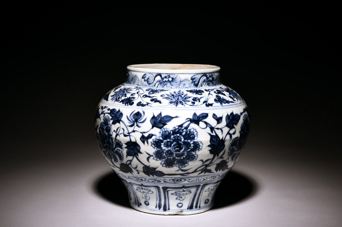 BLUE AND WHITE 'PEONY' JAR (1 of 6)