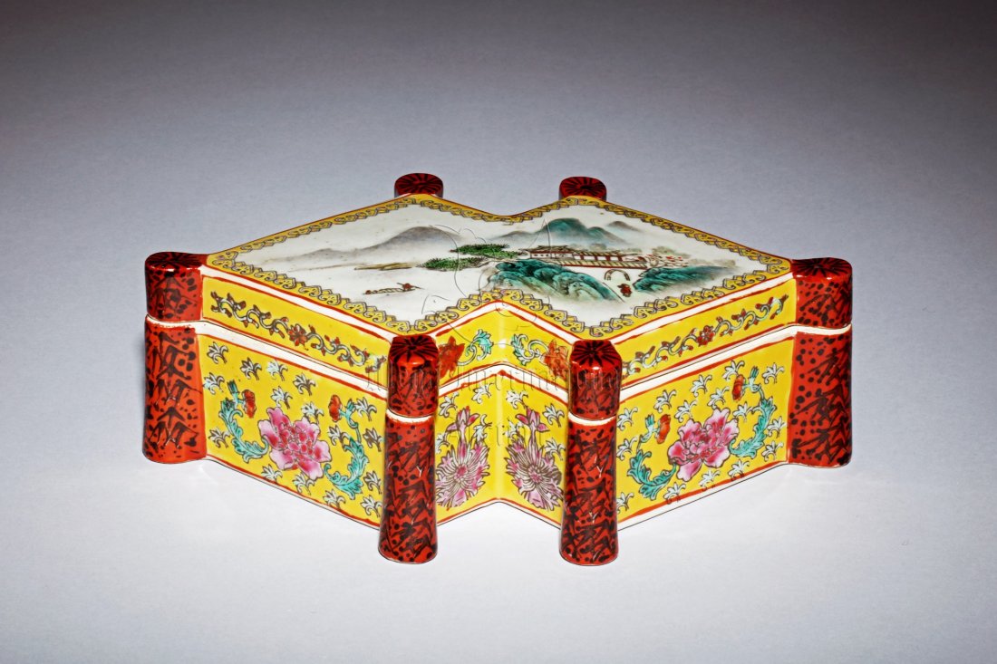 FAMILLE ROSE 'LANDSCAPE' COVER BOX (1 of 7)