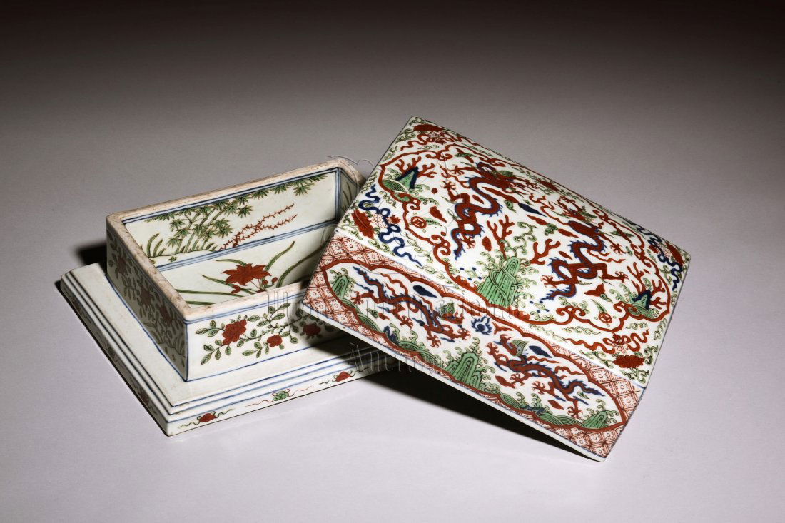 WUCAI 'DRAGONS' BOX WITH COVER (1 of 10)