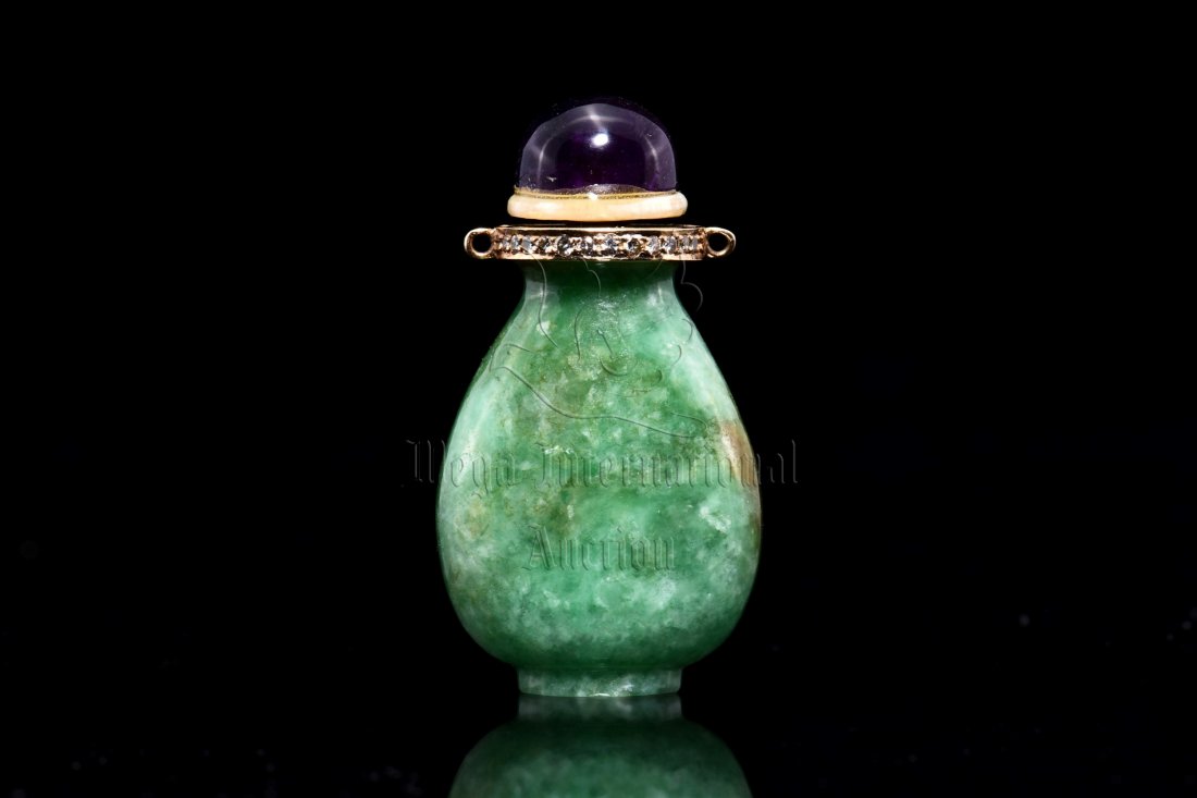 JADEITE AND DIAMOND "SNUFF BOTTLE" PENDANT WITH GIA (1 of 3)