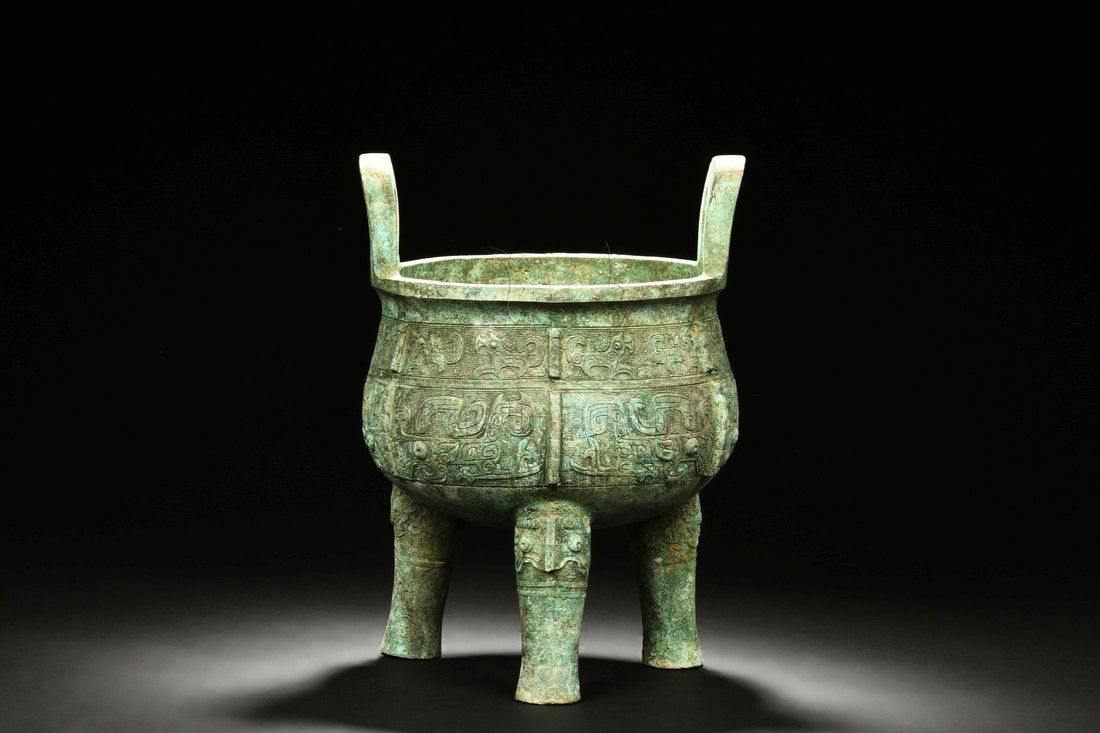 ARCHAIC BRONZE TRIPOD CENSER (1 of 12)