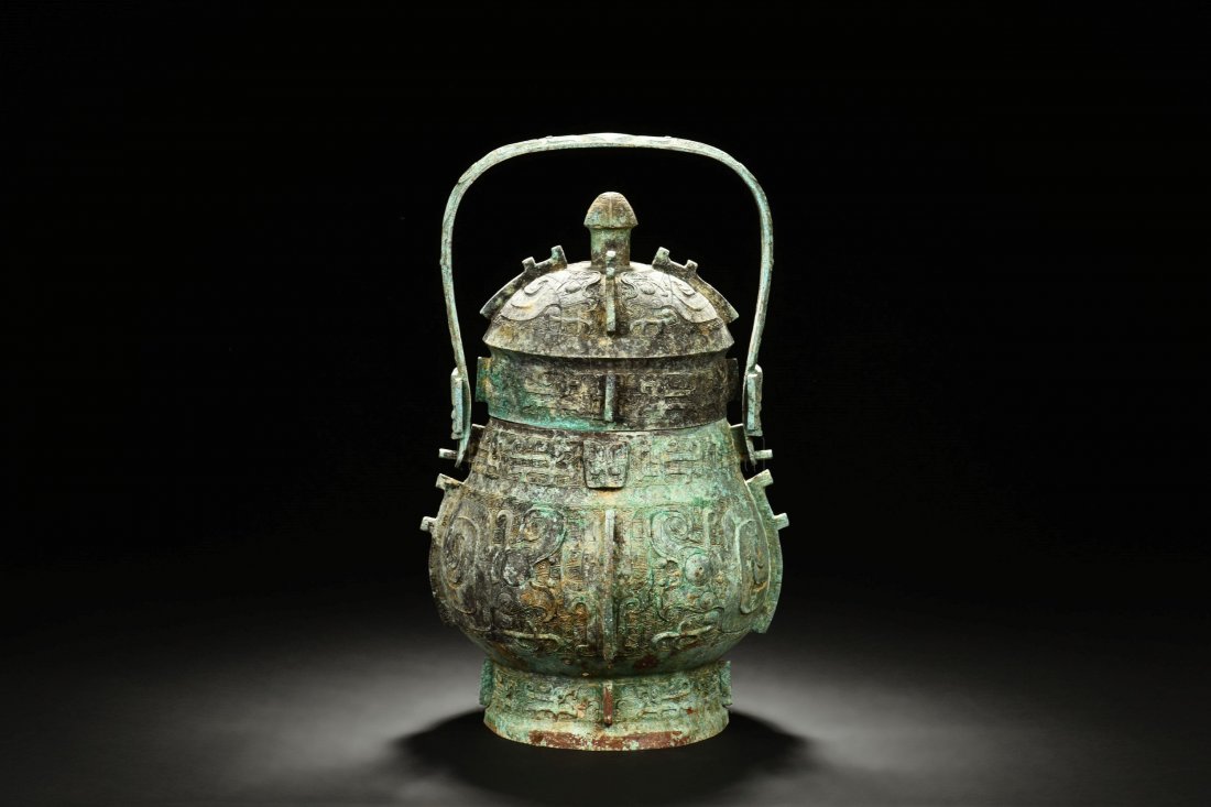 ARCHAIC BRONZE VESSEL WITH LID AND HANDLE (1 of 9)