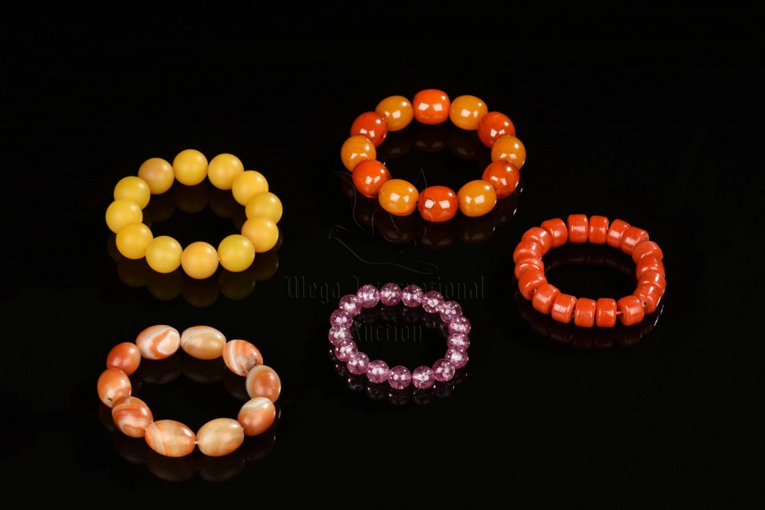 GROUP OF FIVE GEMSTONE BEAD BRACELETS (1 of 11)