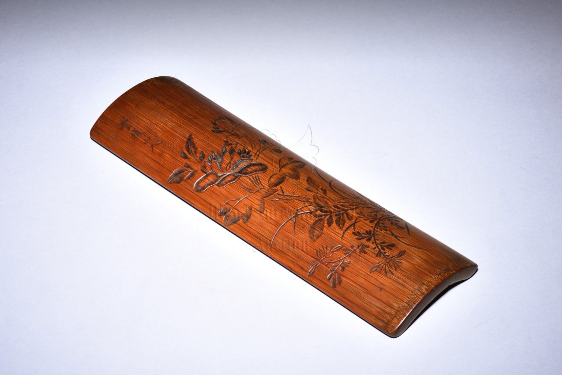 XUEQIAO SHANREN: BAMBOO CARVED 'FLOWERS' WRIST REST (1 of 5)