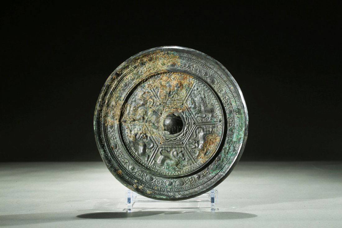 ARCHAIC BRONZE 'MYTHICAL BEASTS' MIRROR (1 of 7)
