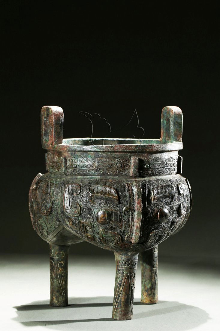 ARCHAIC BRONZE 'TAOTIE' TRIPOD CENSER (1 of 10)