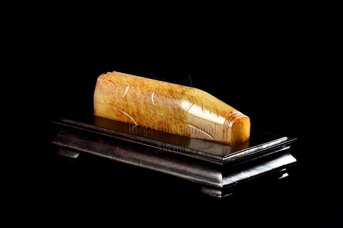 JADE CARVED 'PIG' ORNAMENT (1 of 7)