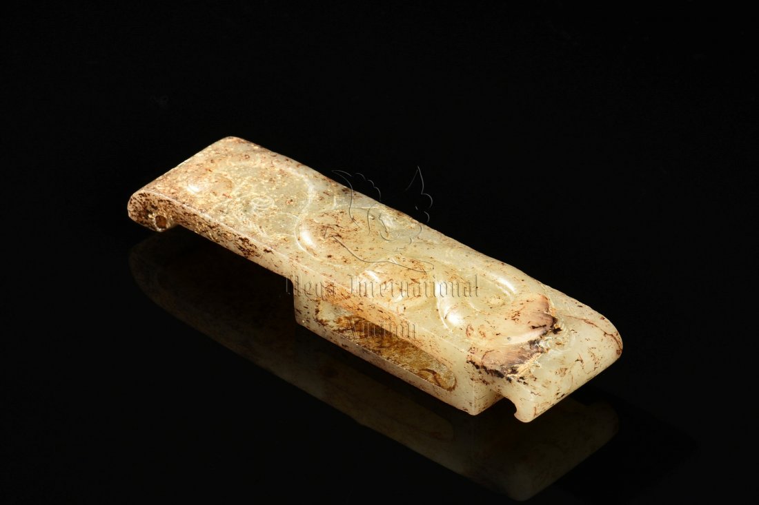 WHITE JADE CARVED 'MYTHICAL BEAST' SWORD CLIP (1 of 8)