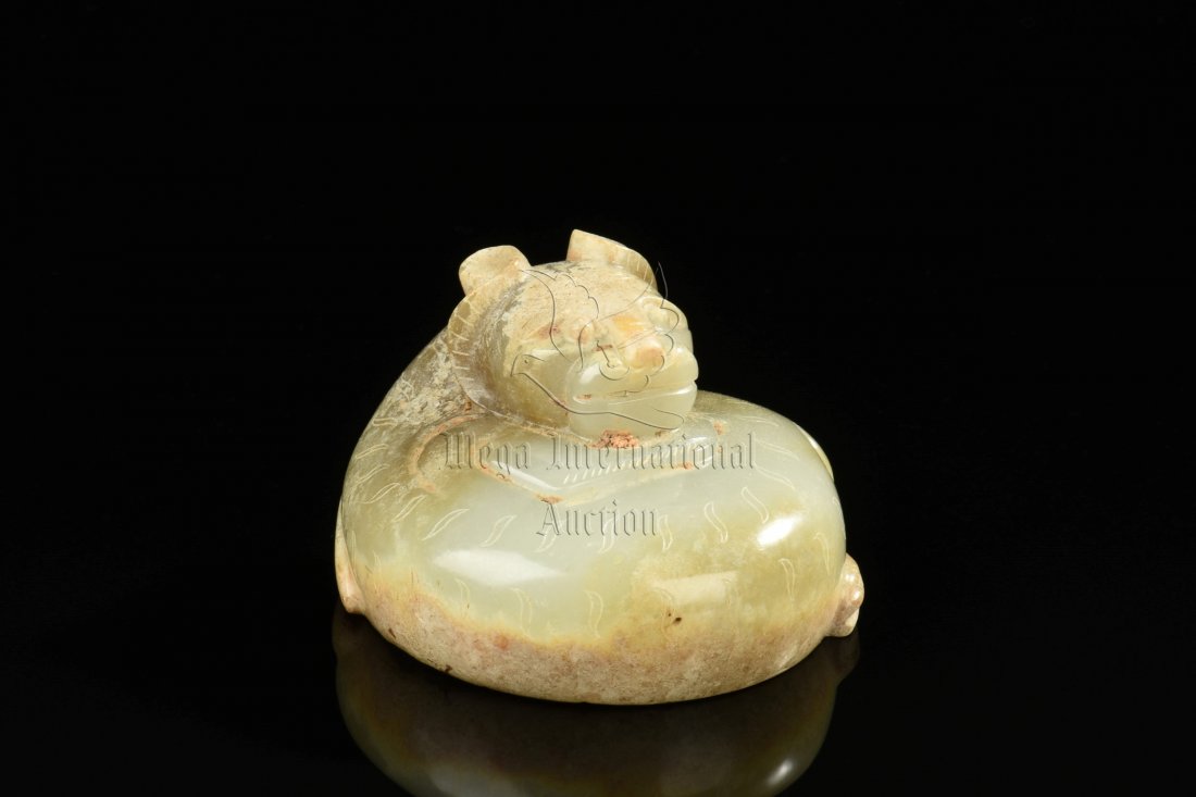 JADE CARVED 'TIGER' PAPER WEIGHT (1 of 6)